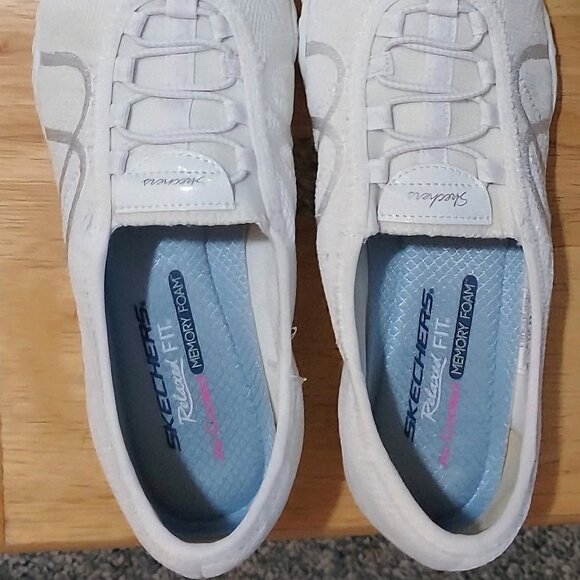 New Skechers Off White Relaxed Fit Breathe Easy Slip-On Sneaker 7.5 NWOB - Picture 5 of 8